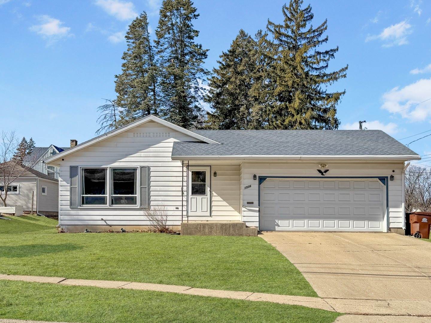 1506 South Walnut Avenue, Freeport, IL 61032