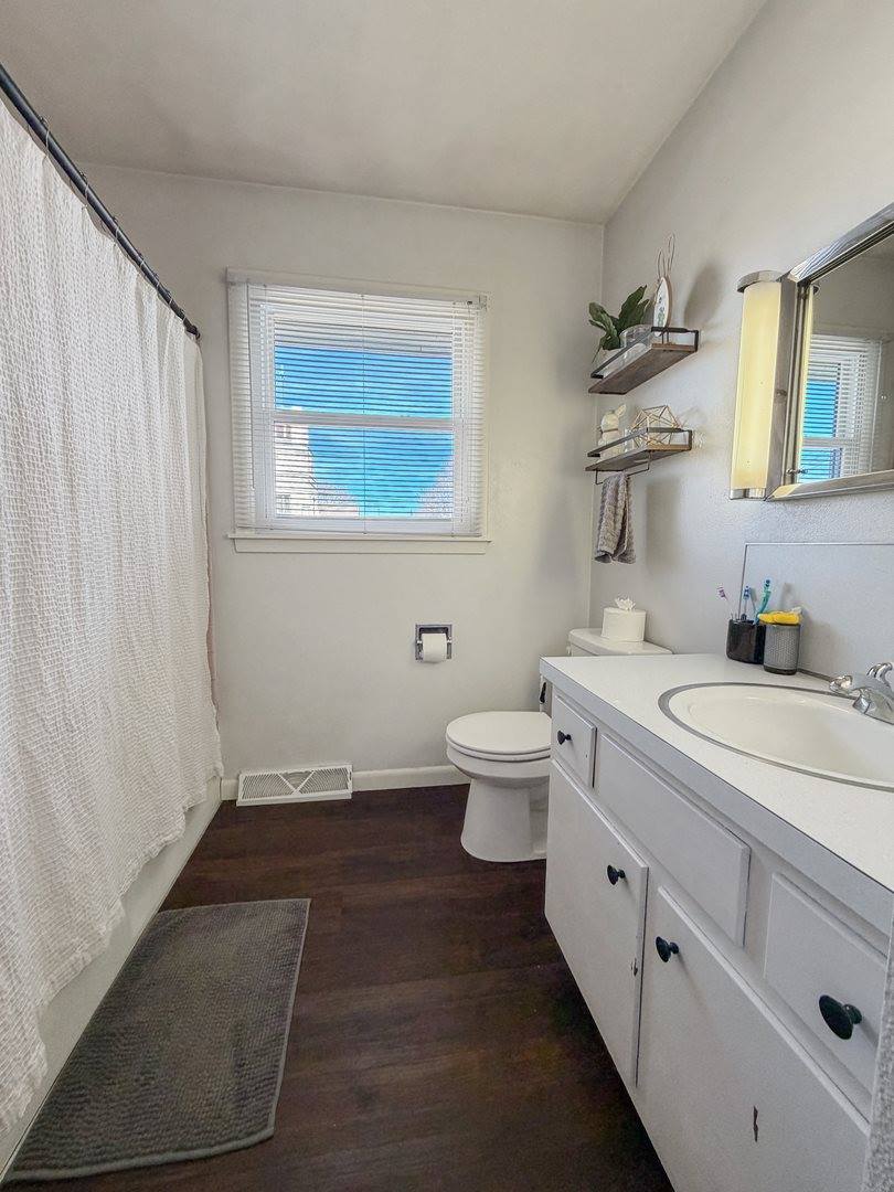 1506 South Walnut Avenue, Freeport, IL 61032