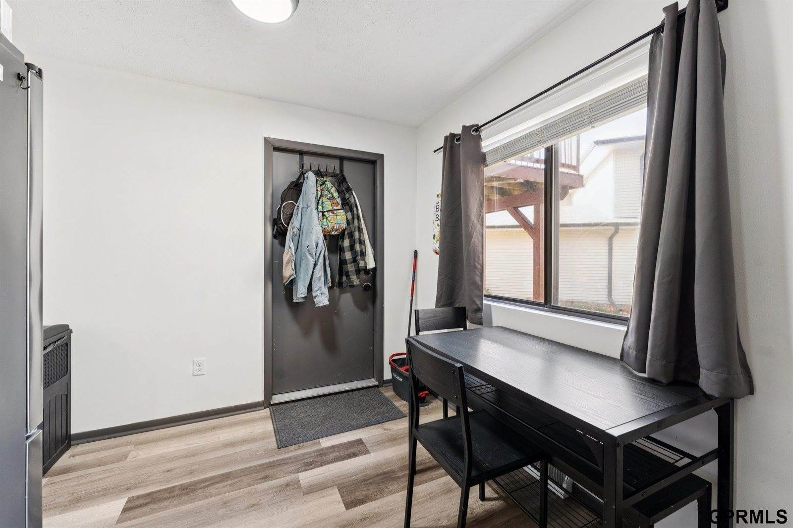 823 North 123 Court, Omaha, NE 68154