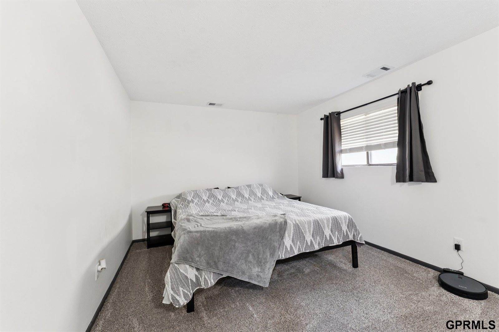 823 North 123 Court, Omaha, NE 68154