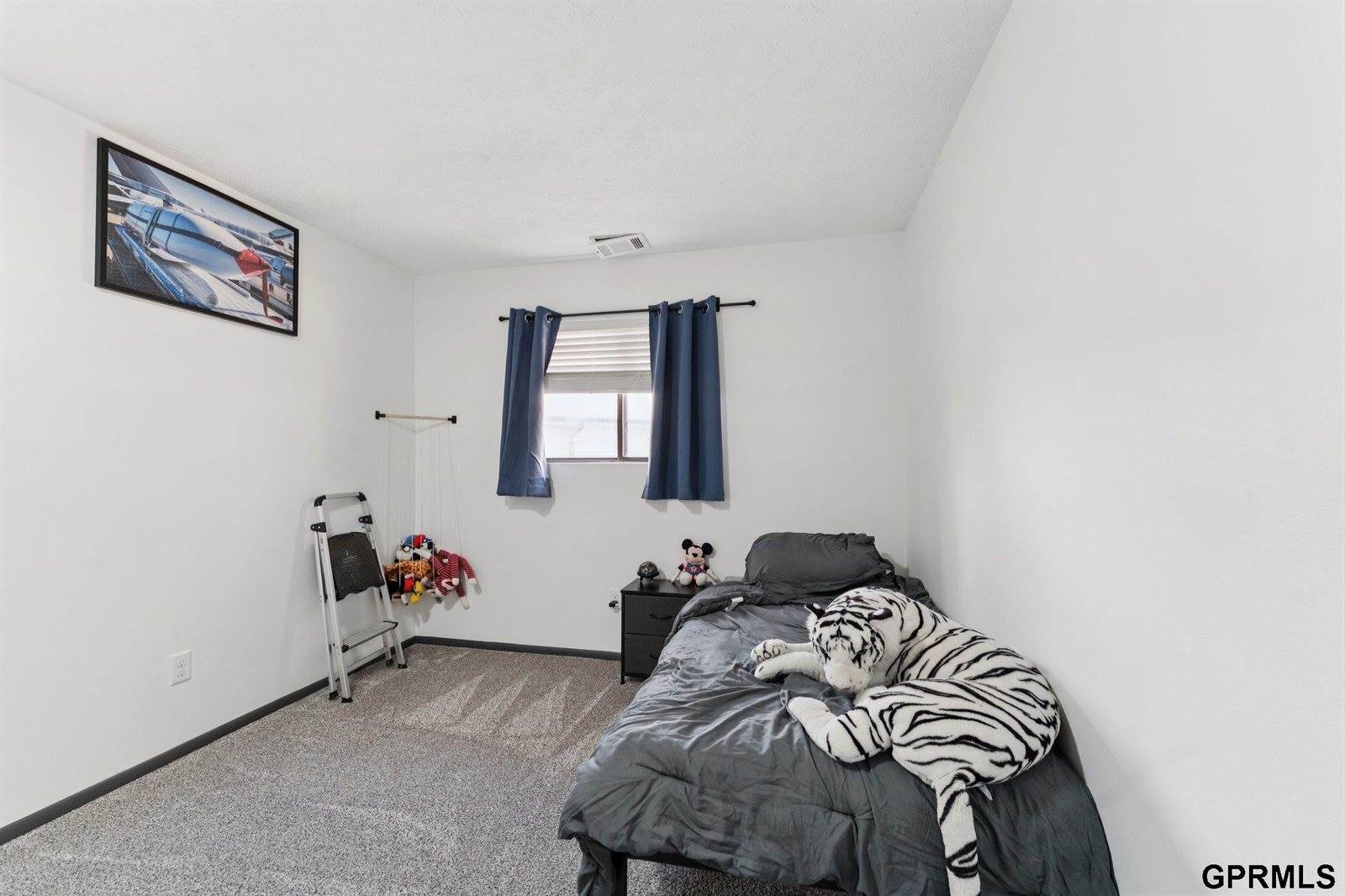 823 North 123 Court, Omaha, NE 68154