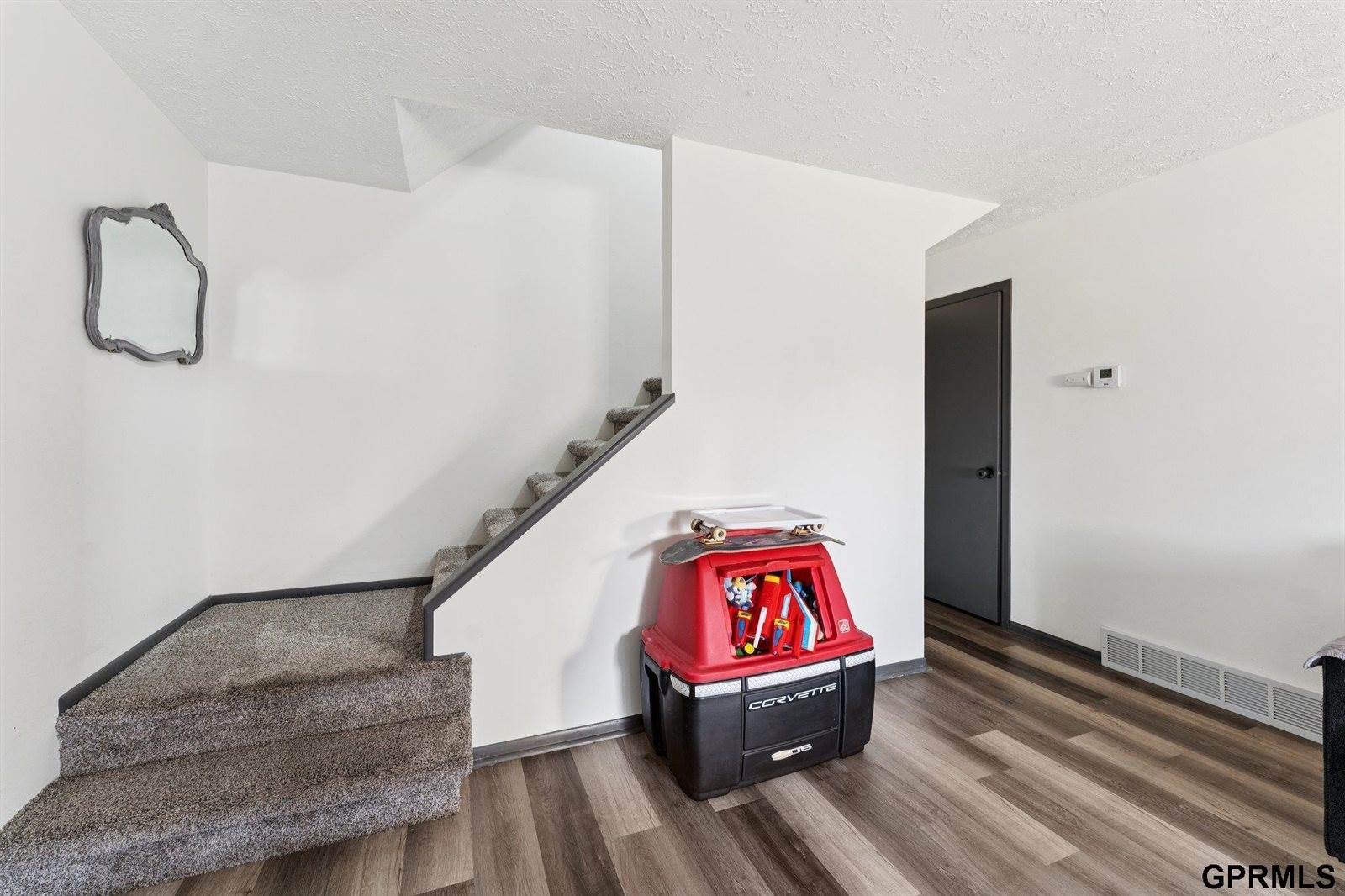 823 North 123 Court, Omaha, NE 68154