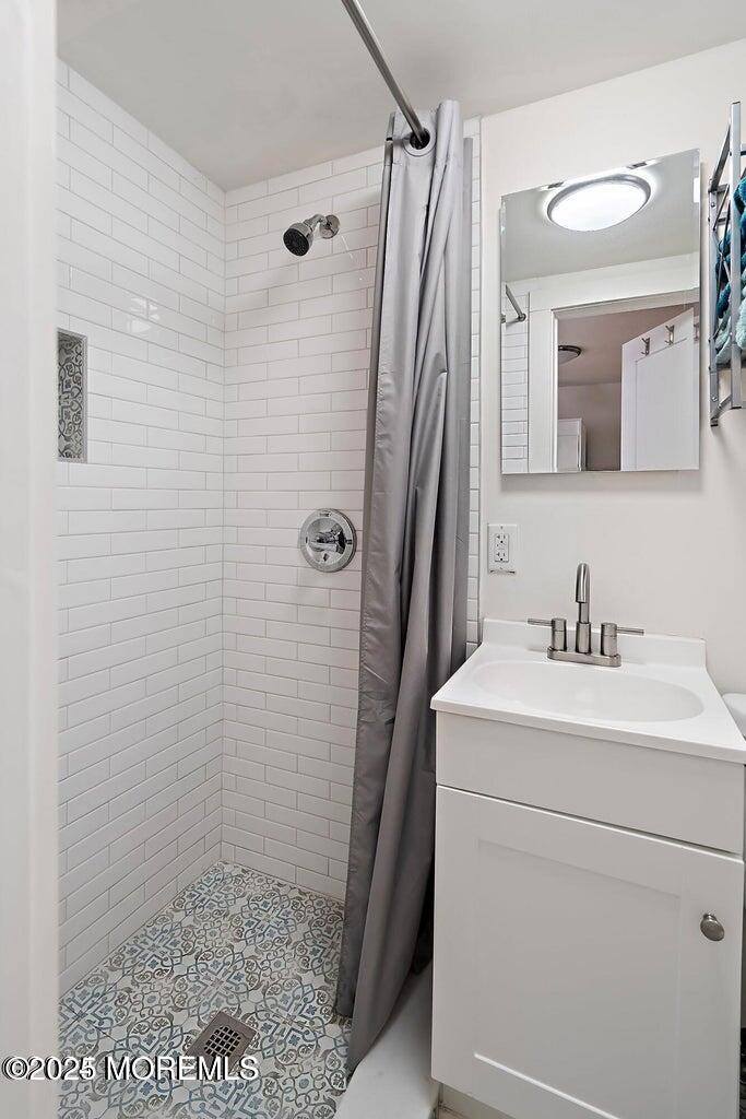 32 Leonard Avenue, Back House, Atlantic Highlands, NJ 07716