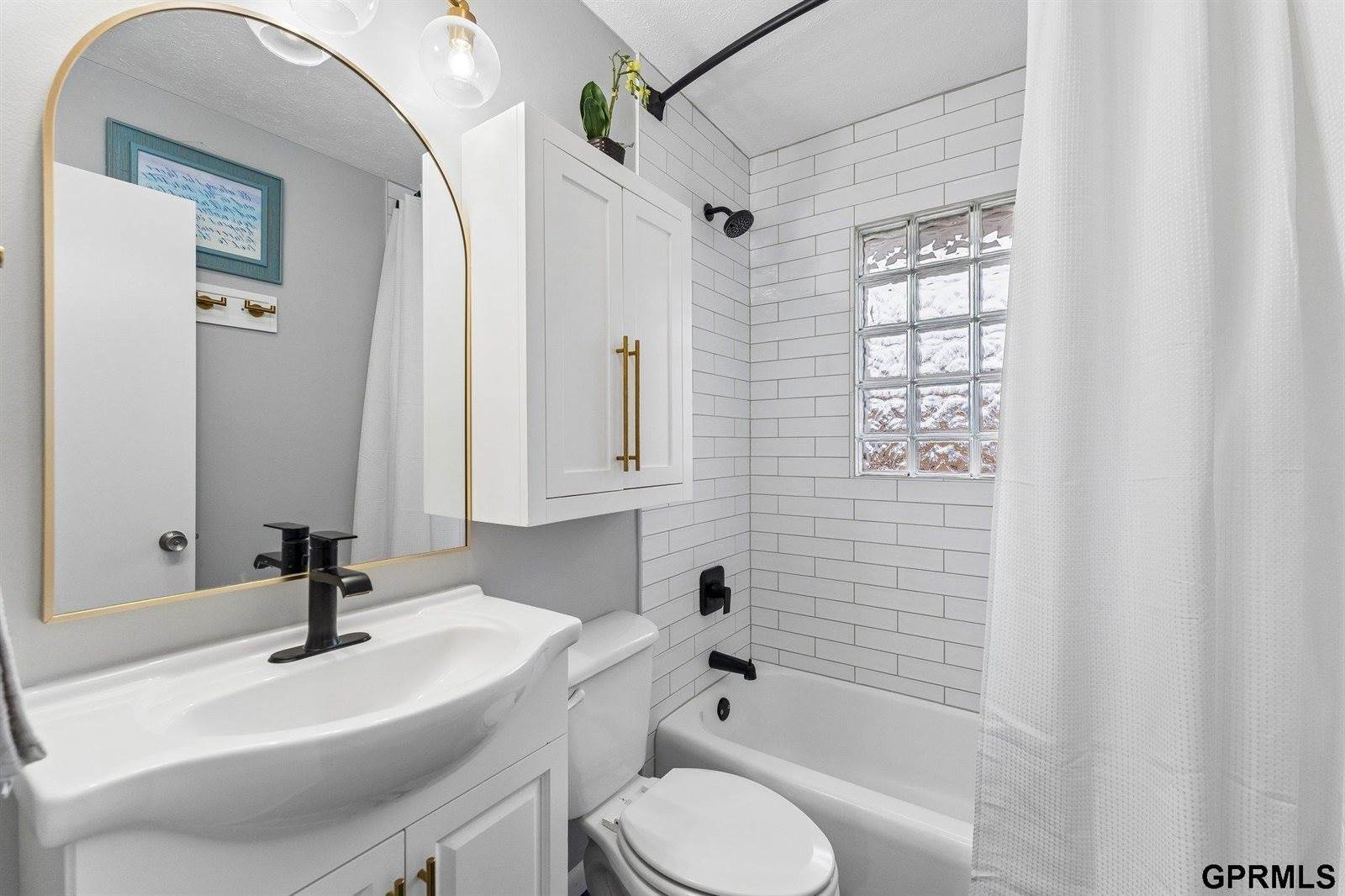 8479 Orchard Avenue, Omaha, NE 68127