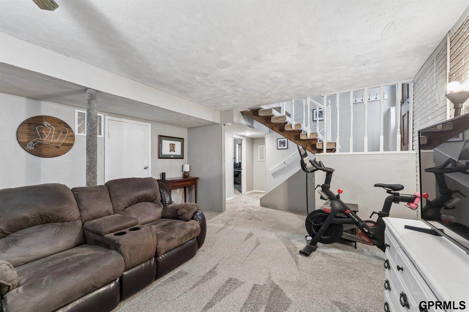 8479 Orchard Avenue, Omaha, NE 68127