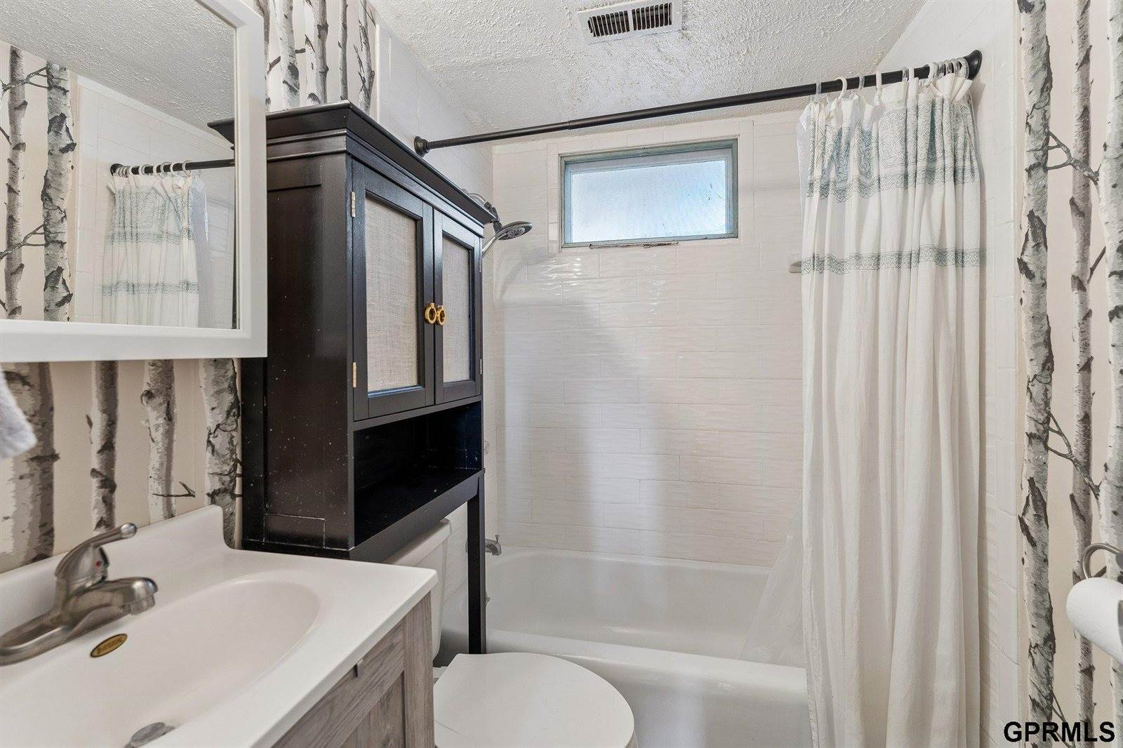 8479 Orchard Avenue, Omaha, NE 68127