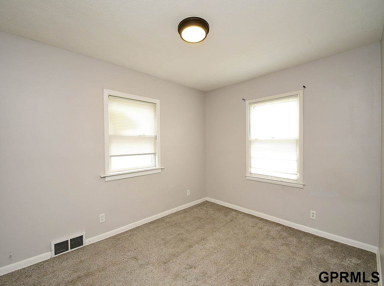 5337 North 35Th Street, Omaha, NE 68111