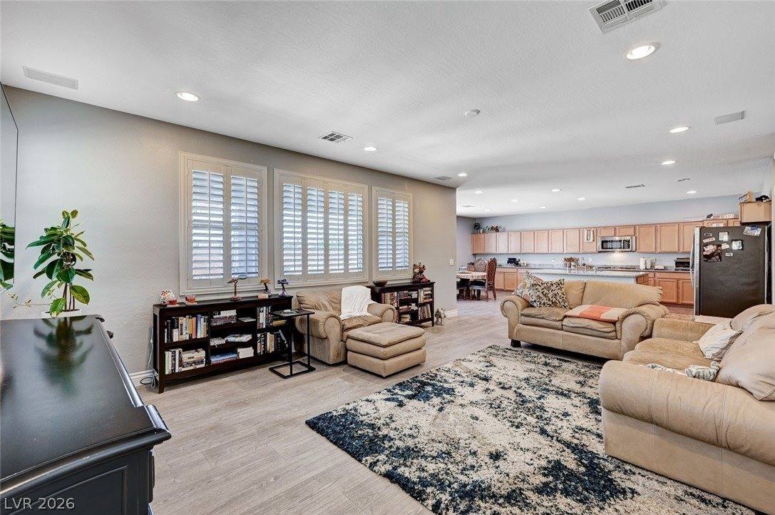 124 Nola Stream Court, Las Vegas, NV 89183