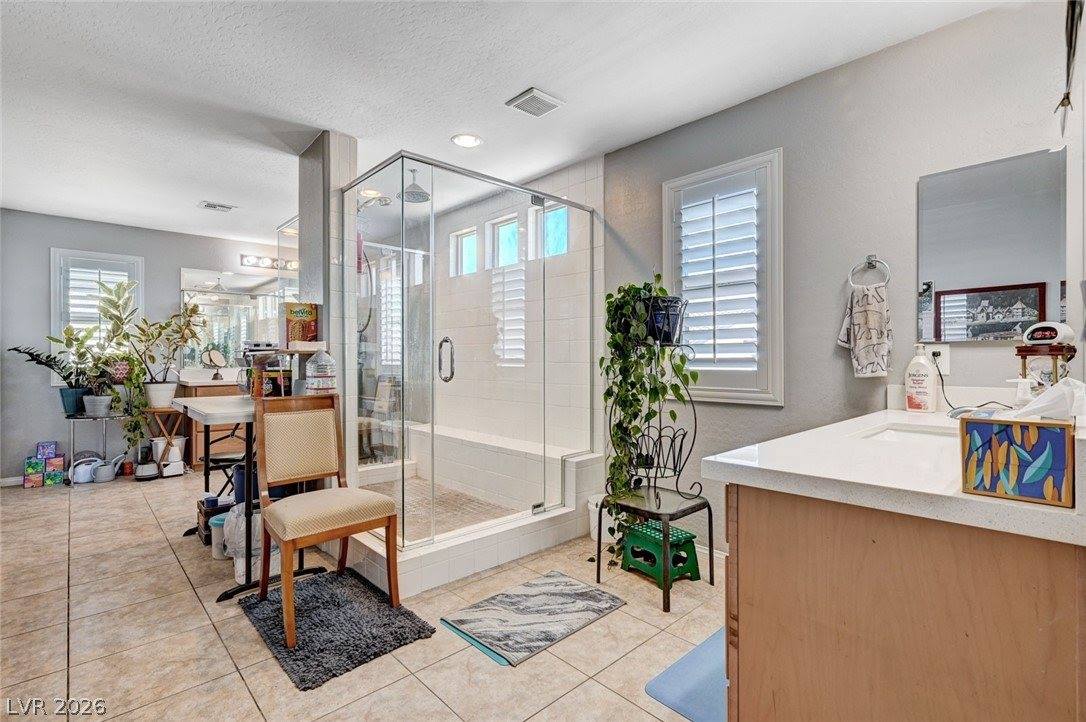 124 Nola Stream Court, Las Vegas, NV 89183