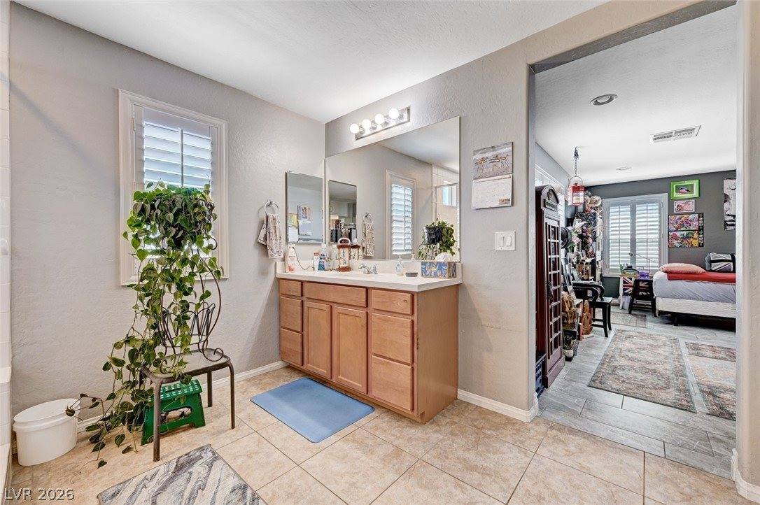 124 Nola Stream Court, Las Vegas, NV 89183