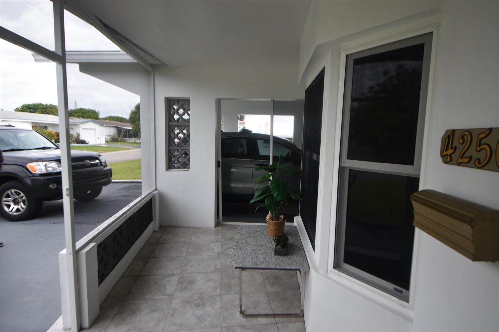 4250 NW 49th Terrace, Lauderdale Lakes, FL 33319