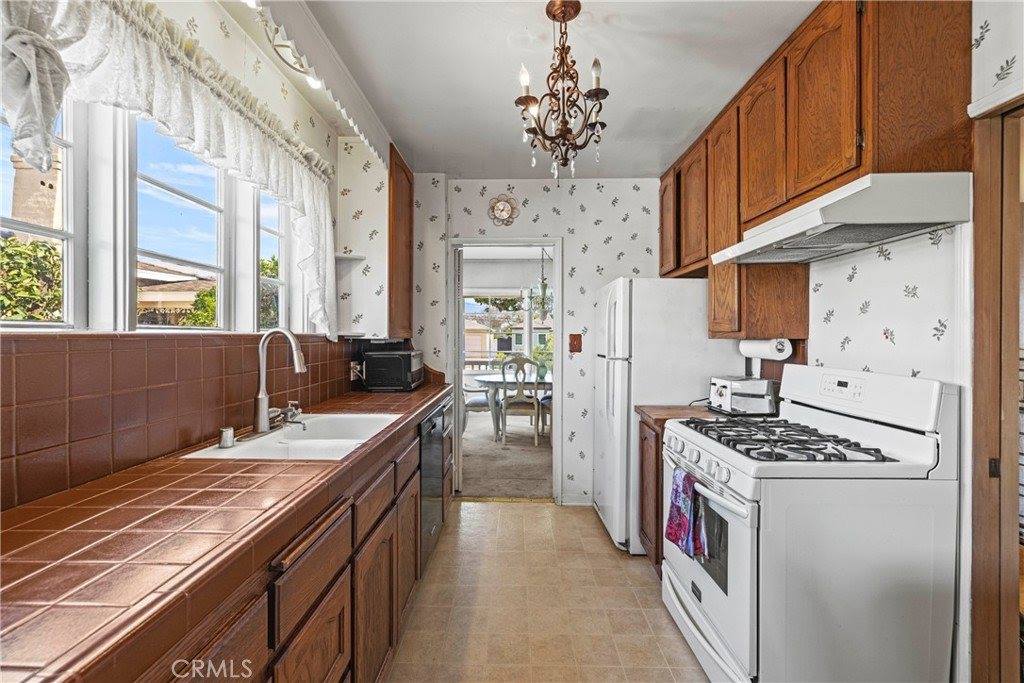 1809 North Fairview, Burbank, CA 91505