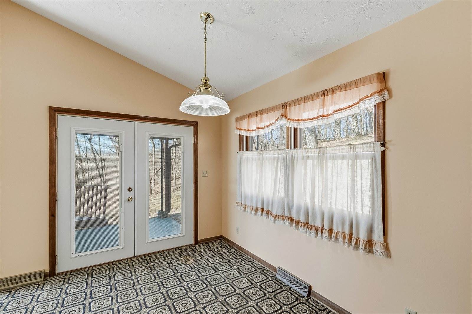 4301 45th Avenue, Rock Island, IL 61201