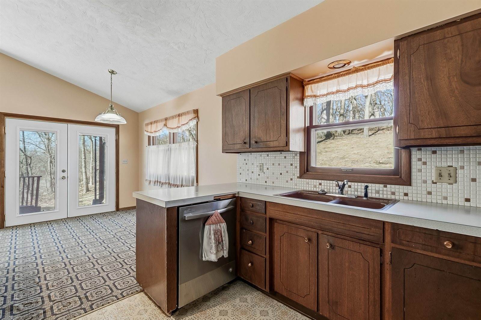 4301 45th Avenue, Rock Island, IL 61201