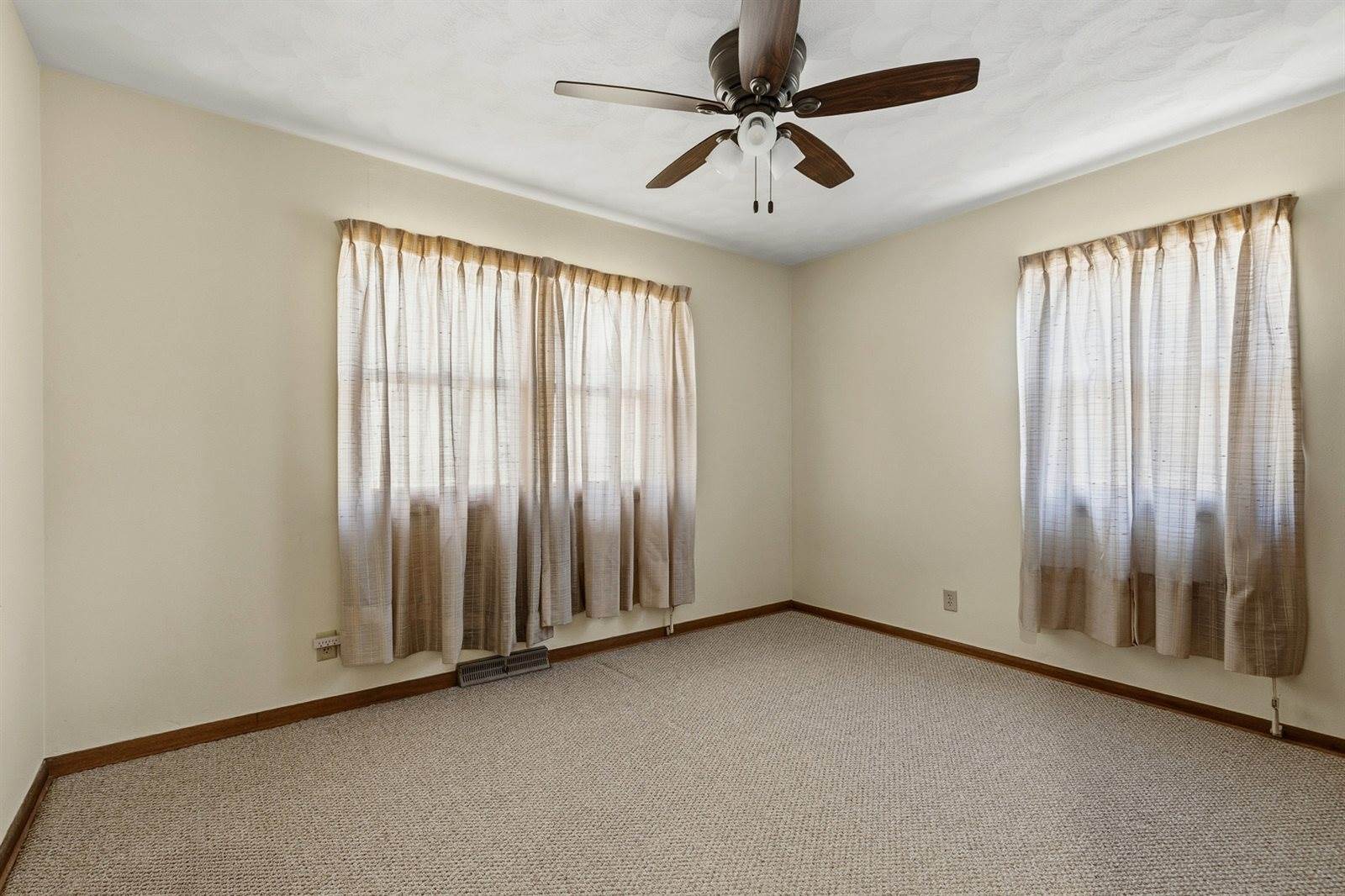 4301 45th Avenue, Rock Island, IL 61201