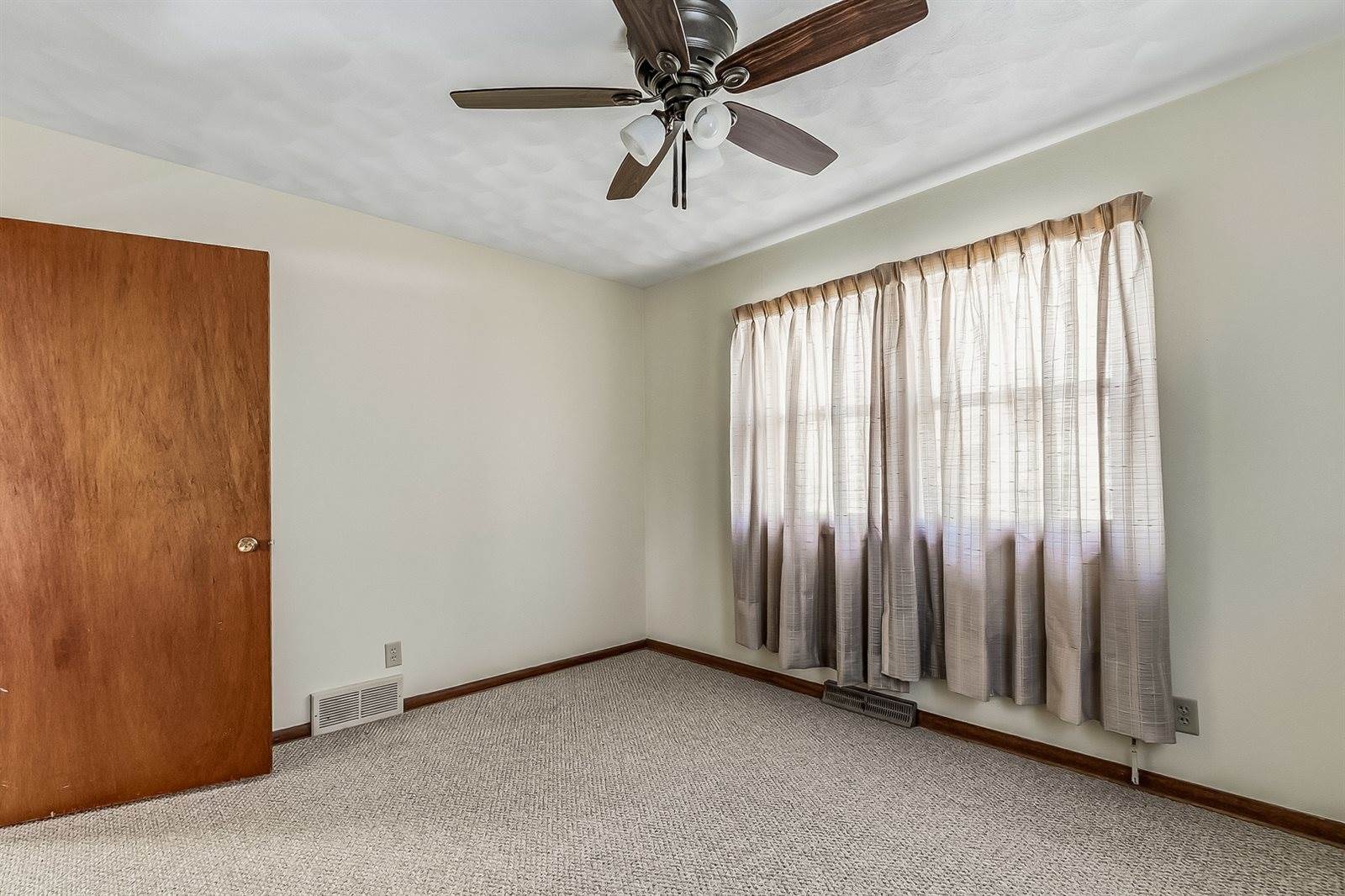 4301 45th Avenue, Rock Island, IL 61201