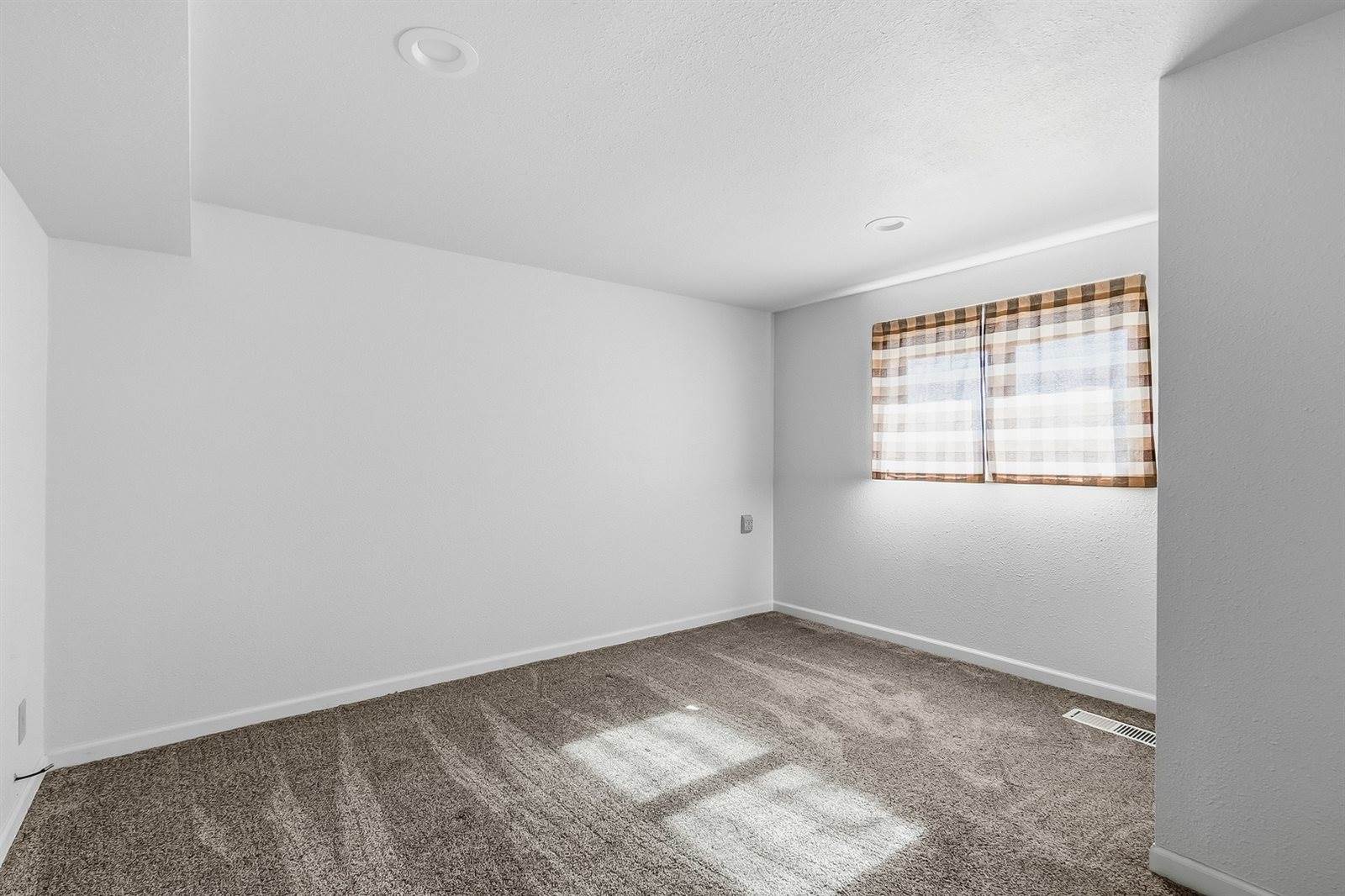 4301 45th Avenue, Rock Island, IL 61201