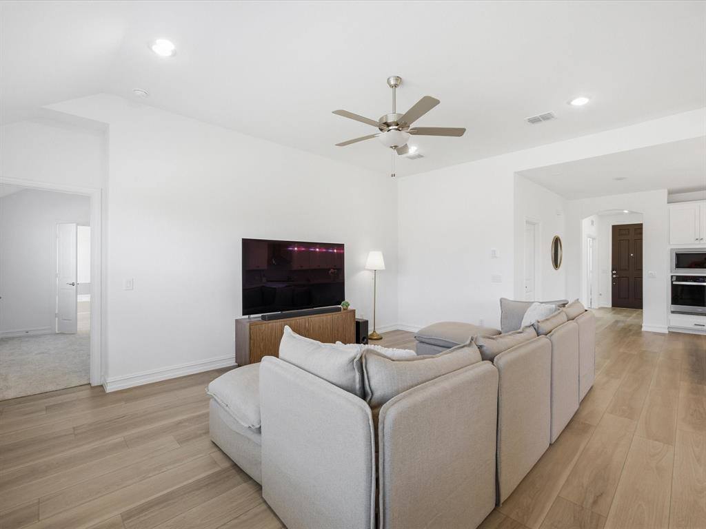 769 Brozgold Avenue, Midlothian, TX 76065