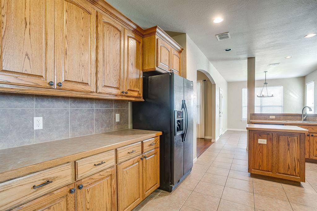 912 Robbins Way, Saginaw, TX 76179