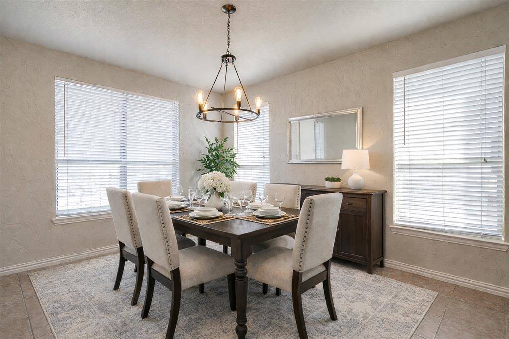 912 Robbins Way, Saginaw, TX 76179