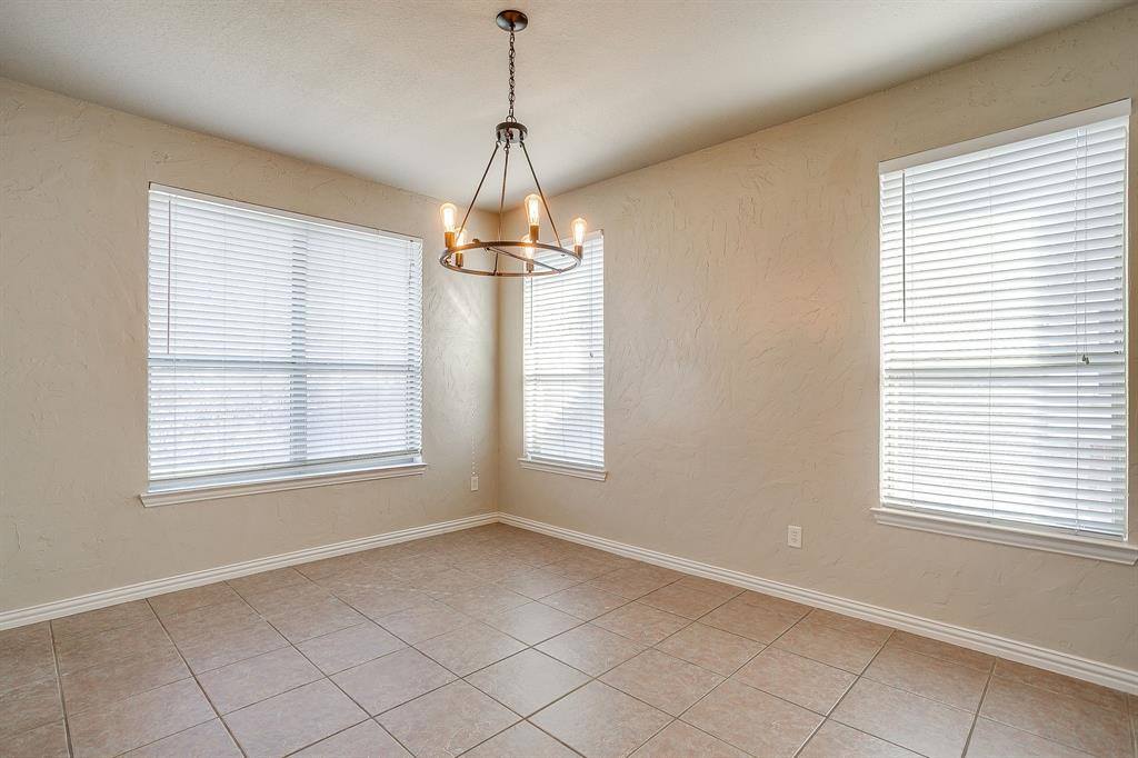 912 Robbins Way, Saginaw, TX 76179