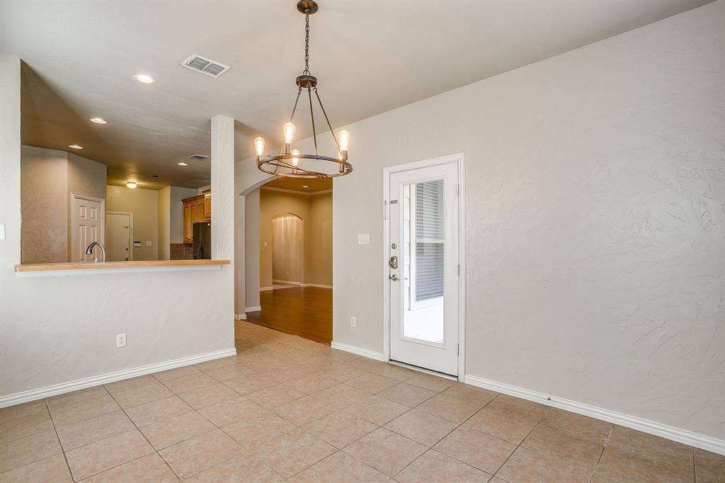 912 Robbins Way, Saginaw, TX 76179