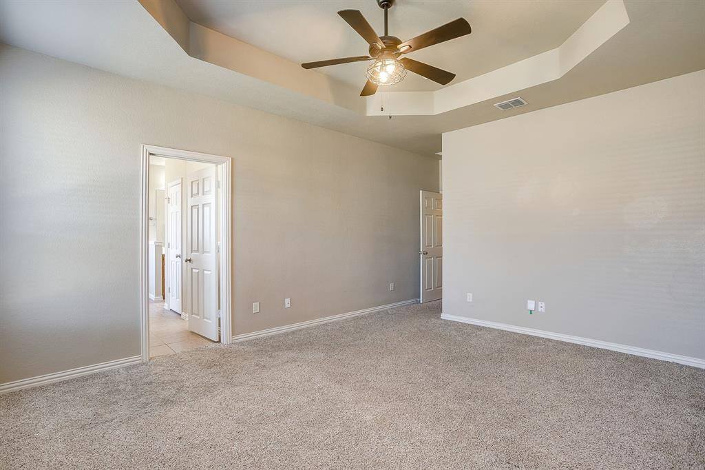 912 Robbins Way, Saginaw, TX 76179