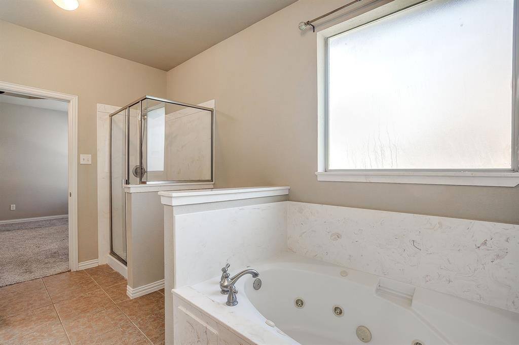 912 Robbins Way, Saginaw, TX 76179