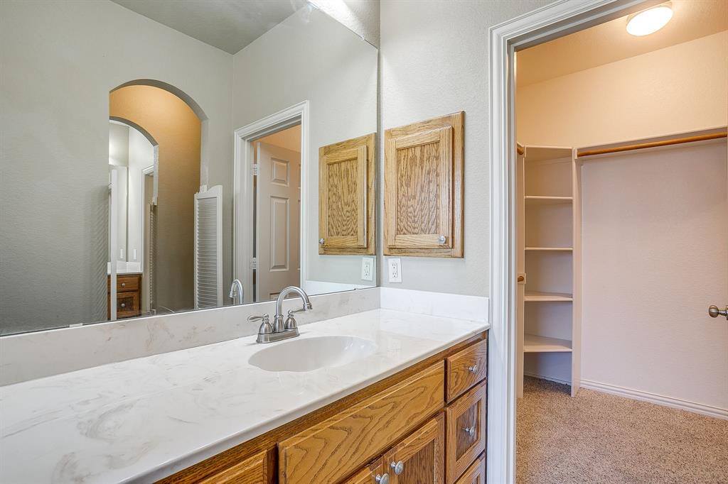 912 Robbins Way, Saginaw, TX 76179