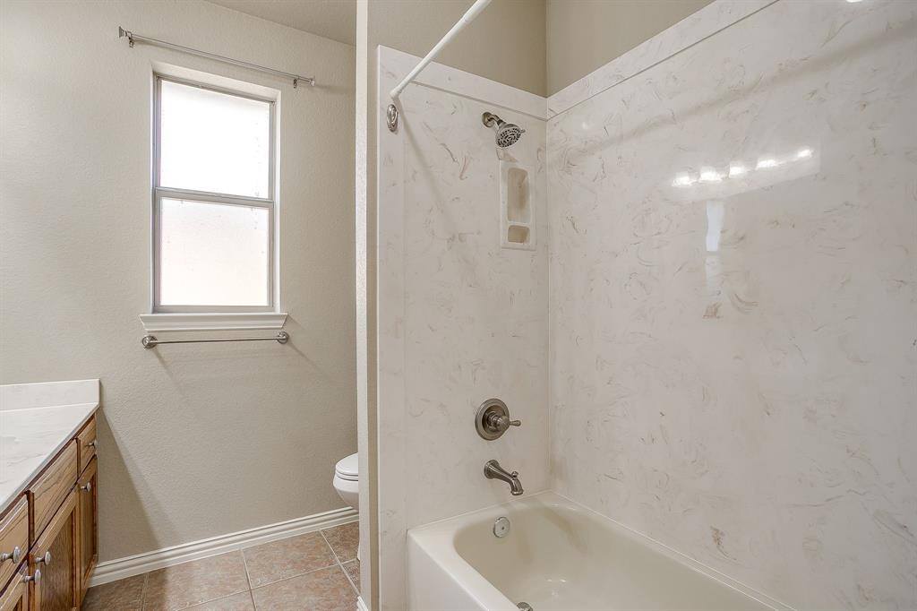 912 Robbins Way, Saginaw, TX 76179