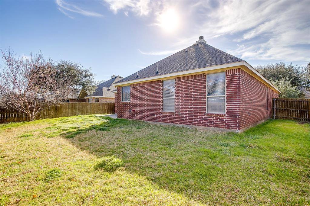 912 Robbins Way, Saginaw, TX 76179