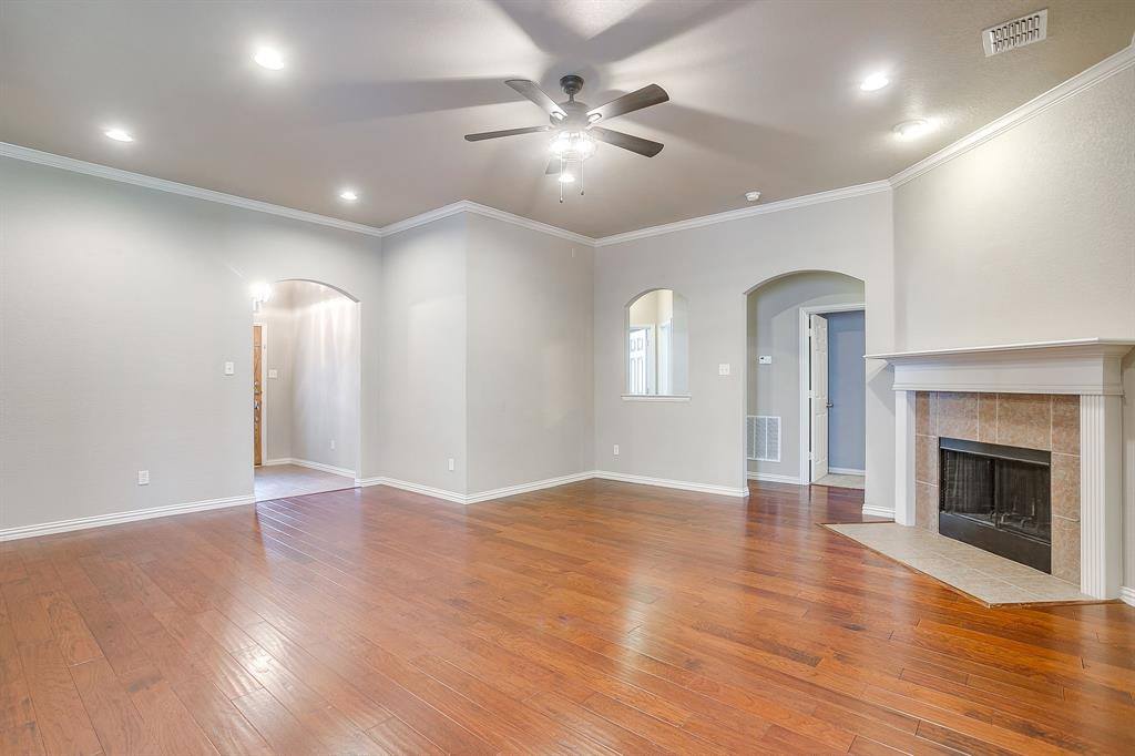 912 Robbins Way, Saginaw, TX 76179