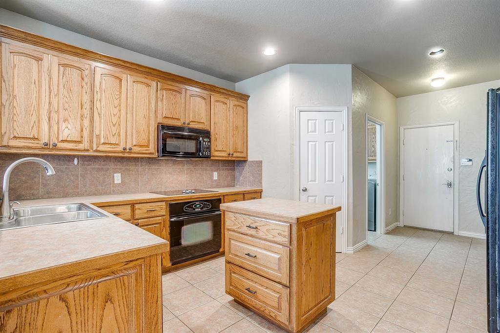 912 Robbins Way, Saginaw, TX 76179