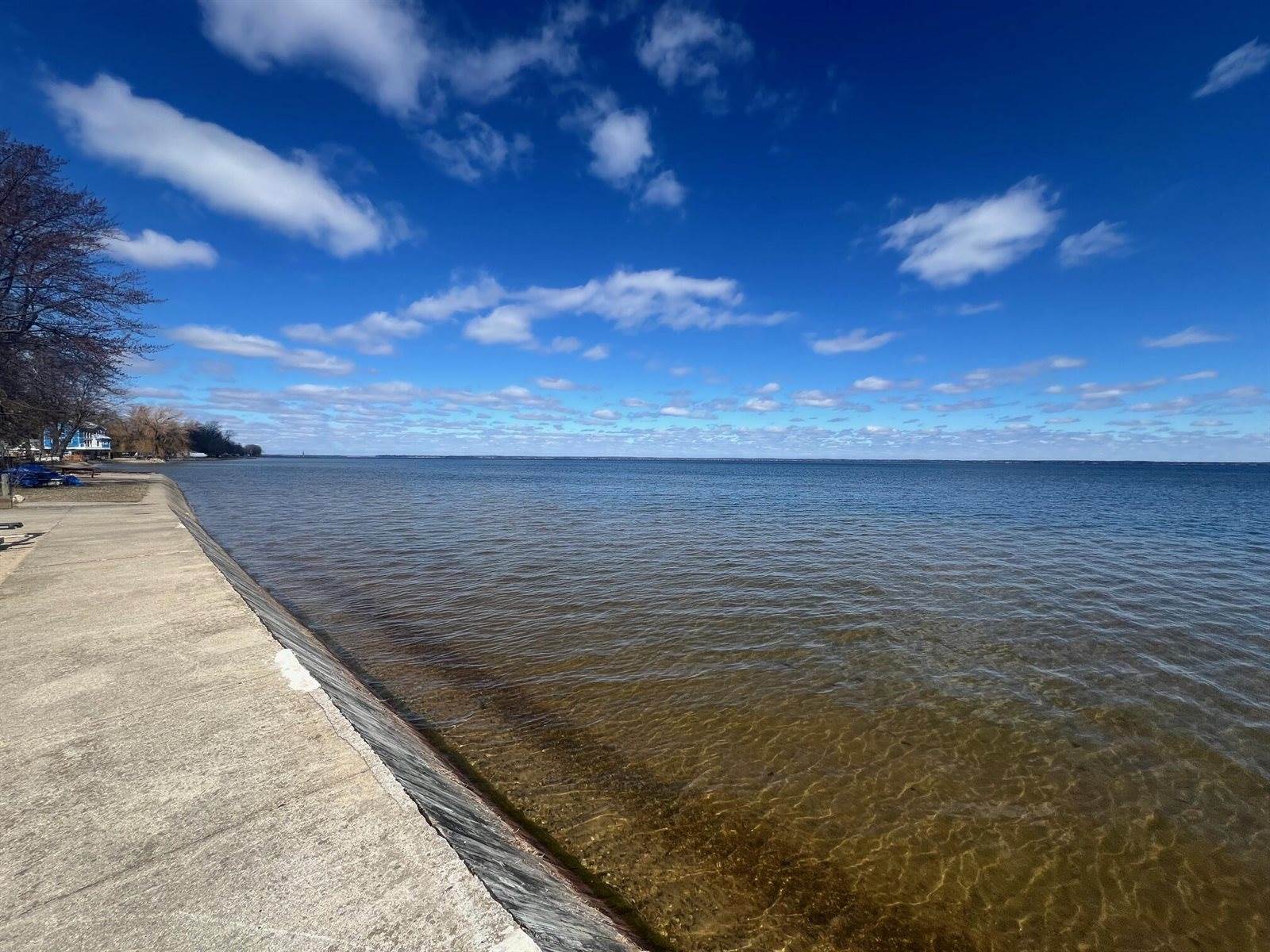 6366 West Houghton Lake Drive, Houghton Lake, MI 48629