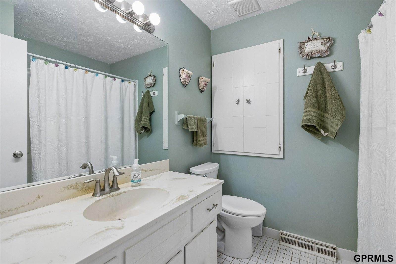1811 South 139Th Street, Omaha, NE 68144
