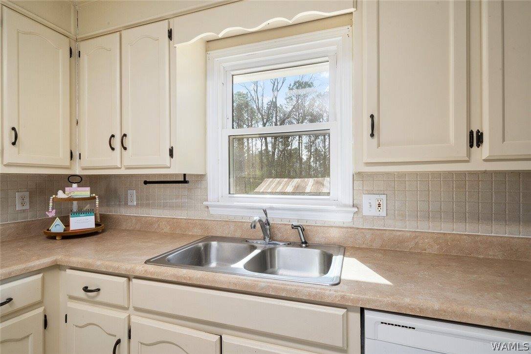 13714 Elderberry Lane, Northport, AL 35475