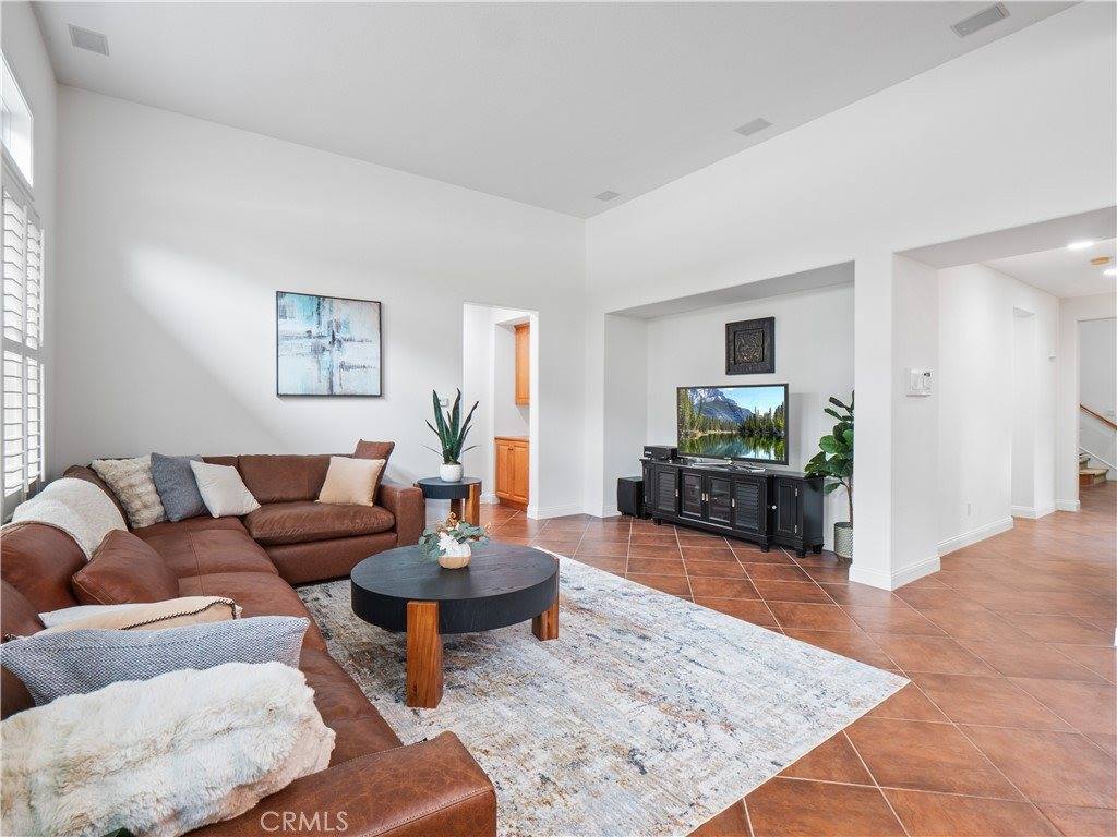 25679 Smoketree, Valencia, CA 91381