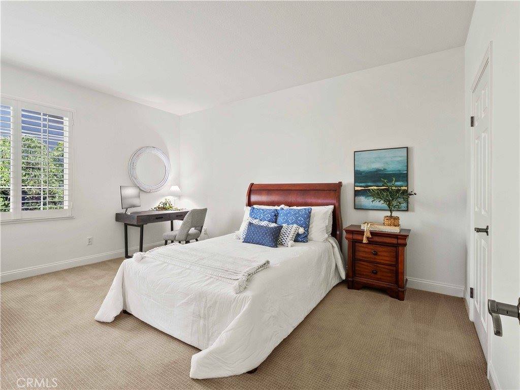 25679 Smoketree, Valencia, CA 91381