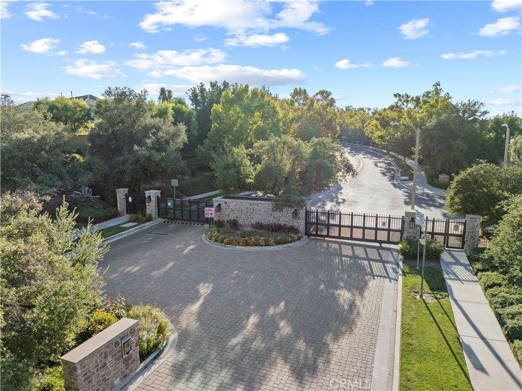 25679 Smoketree, Valencia, CA 91381