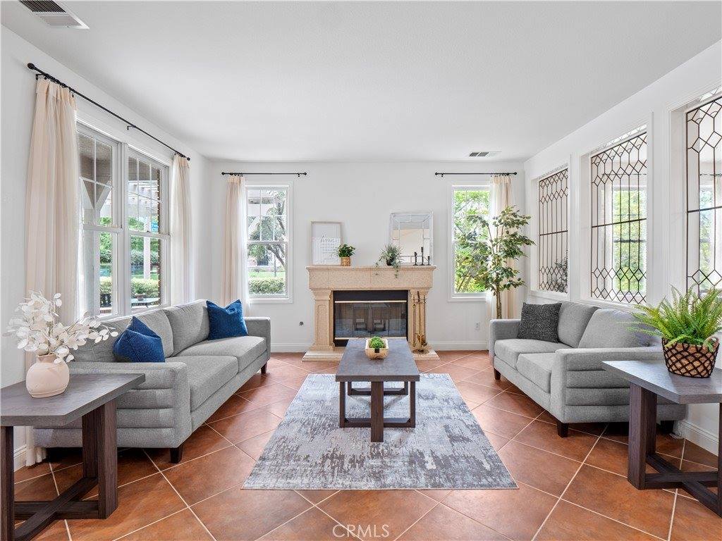 25679 Smoketree, Valencia, CA 91381