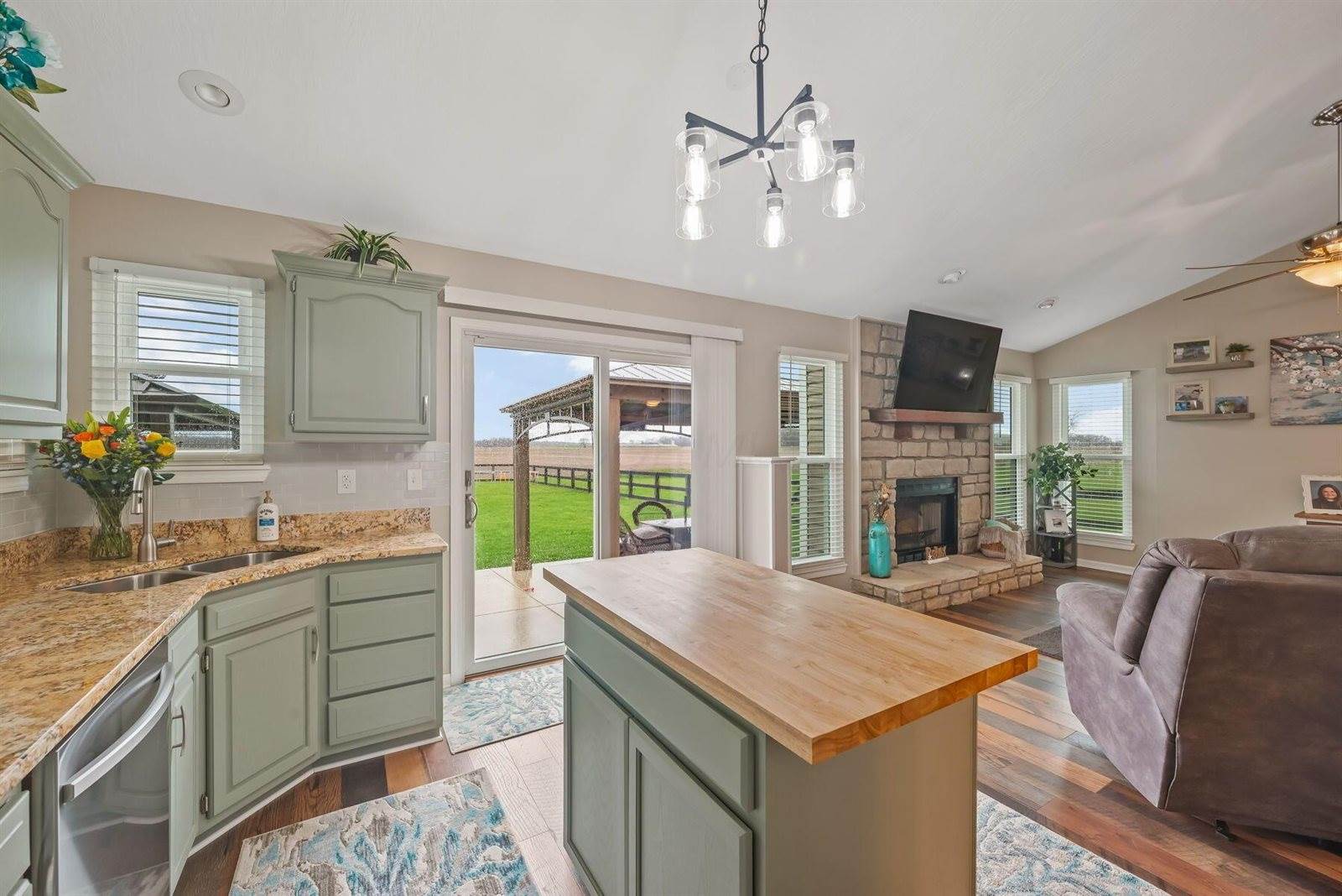 2216 State Route 229, Ashley, OH 43003