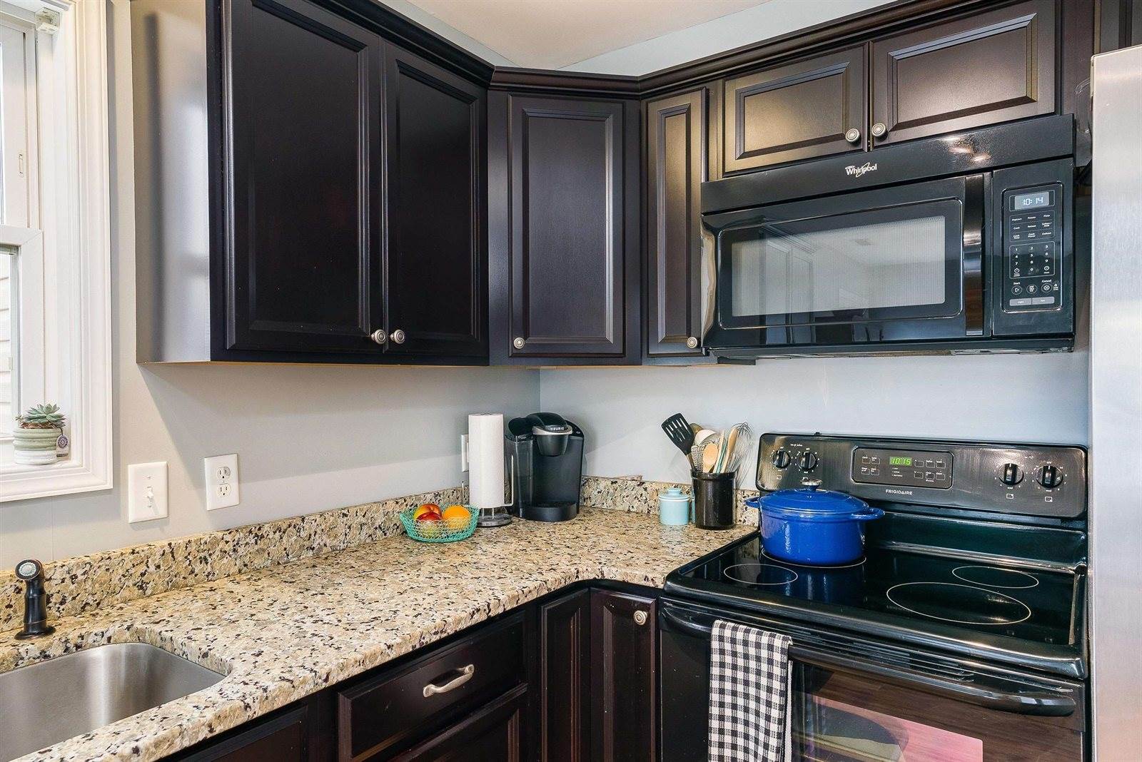 812 Carson Cir, Grottoes, VA 24441