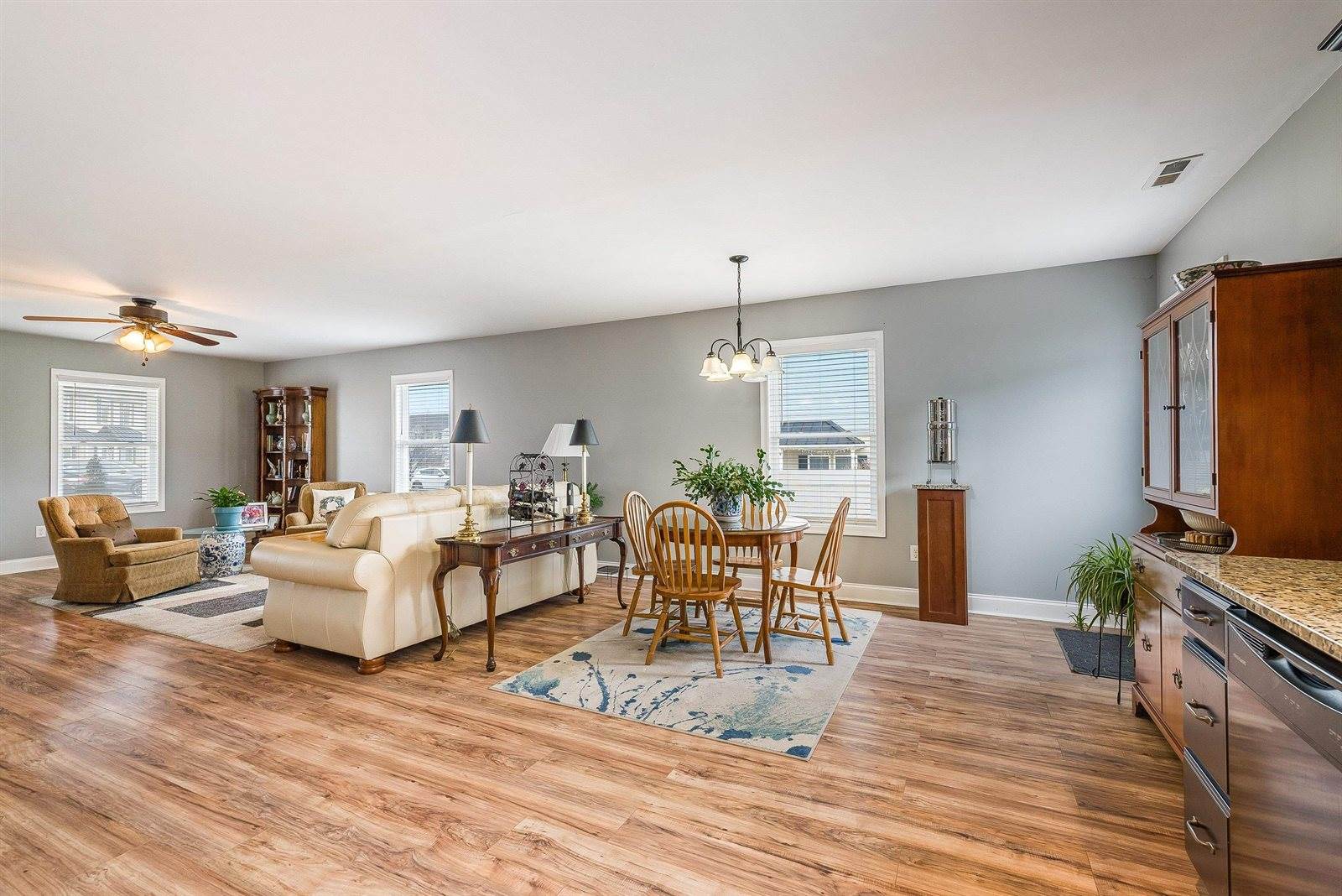 812 Carson Cir, Grottoes, VA 24441