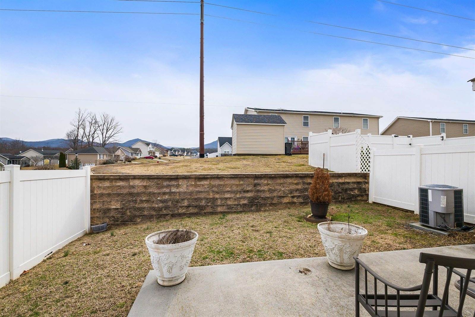 812 Carson Cir, Grottoes, VA 24441