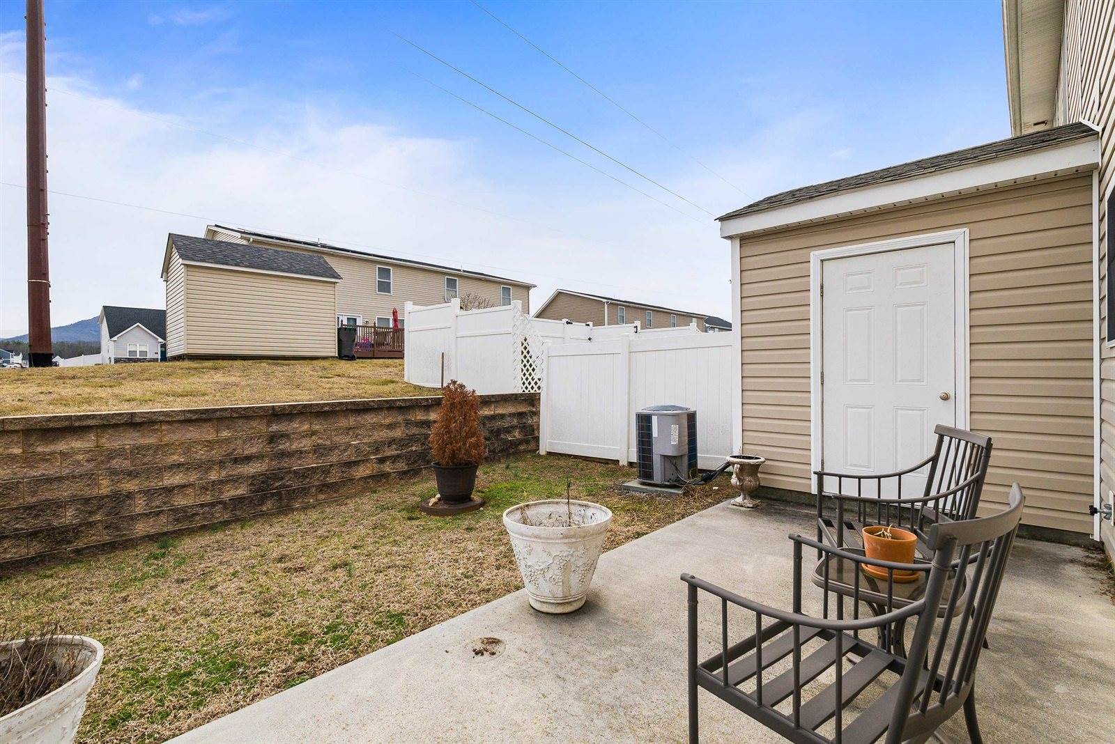 812 Carson Cir, Grottoes, VA 24441