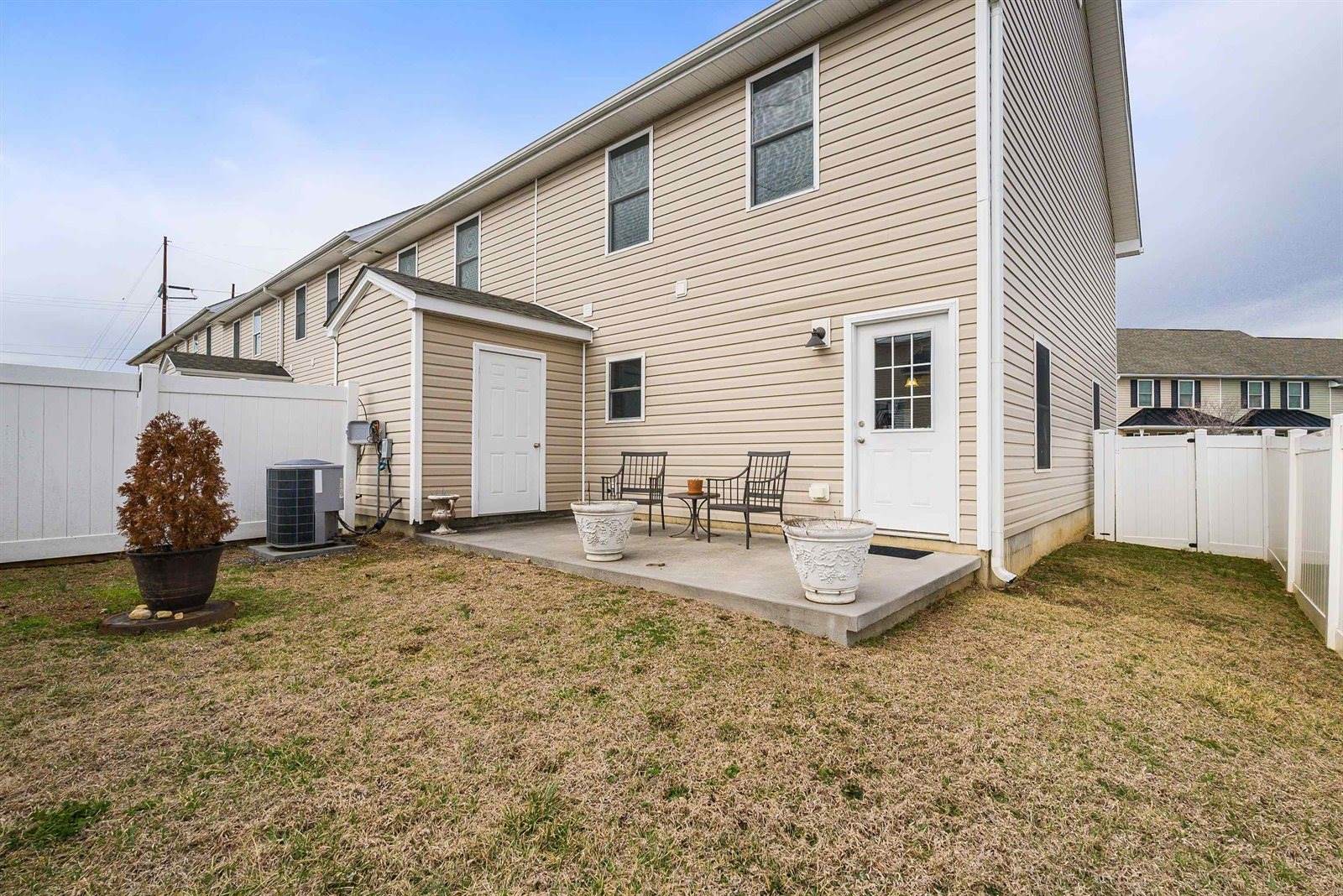 812 Carson Cir, Grottoes, VA 24441