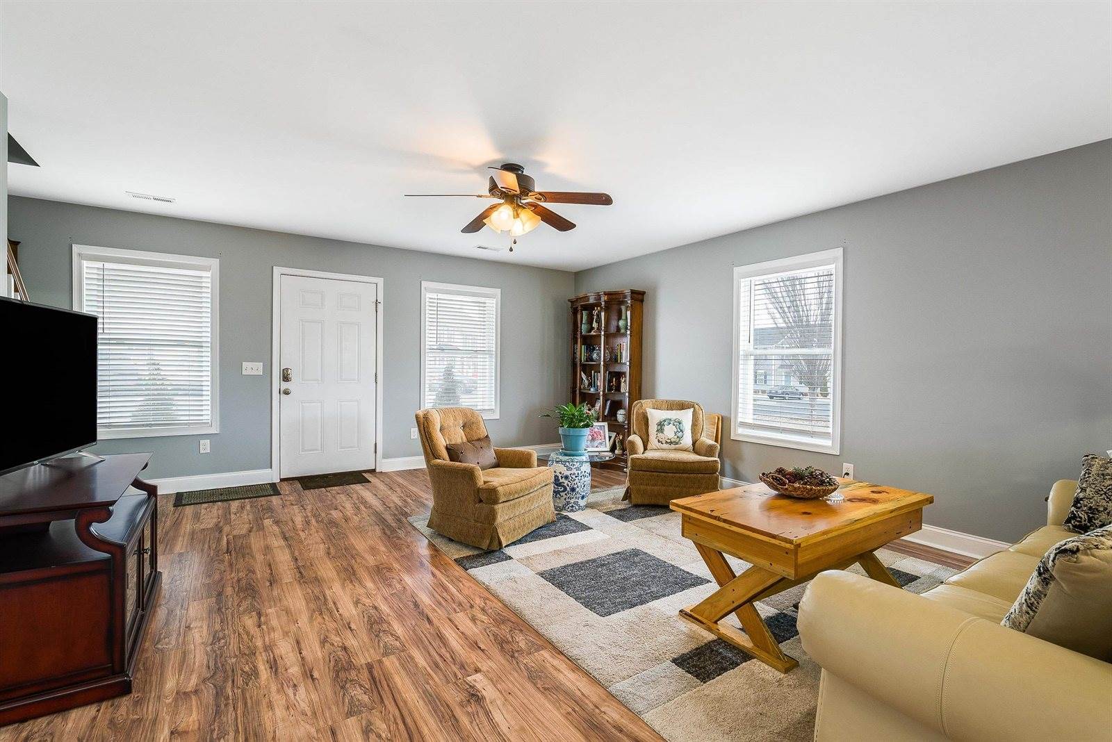 812 Carson Cir, Grottoes, VA 24441