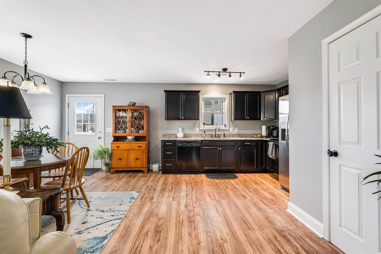 812 Carson Cir, Grottoes, VA 24441