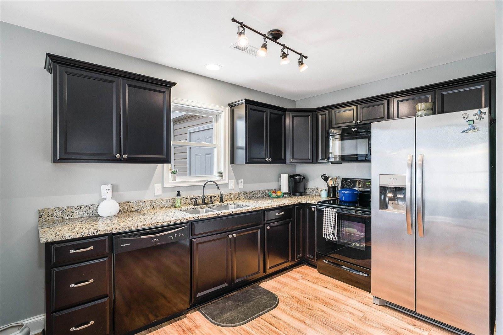 812 Carson Cir, Grottoes, VA 24441