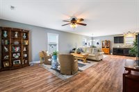 812 Carson Cir, Grottoes, VA 24441
